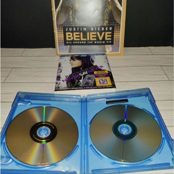 Justin Bieber Never Say Never Blu-ray DVD Combo - Picture 4 of 11
